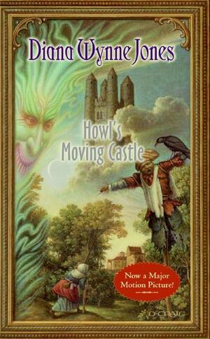 Cover of the book Howl's Moving Castle by Diana Wynne Jones, it's scarecrow with the moving castle in the background